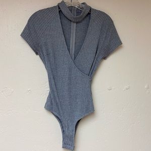 Rumor Boutique Bodysuit w/v-neck chocker
